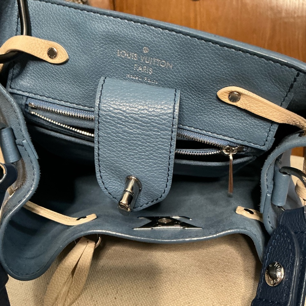 Louis Vuitton Lockme Bucket Bag - Picture 7 of 16